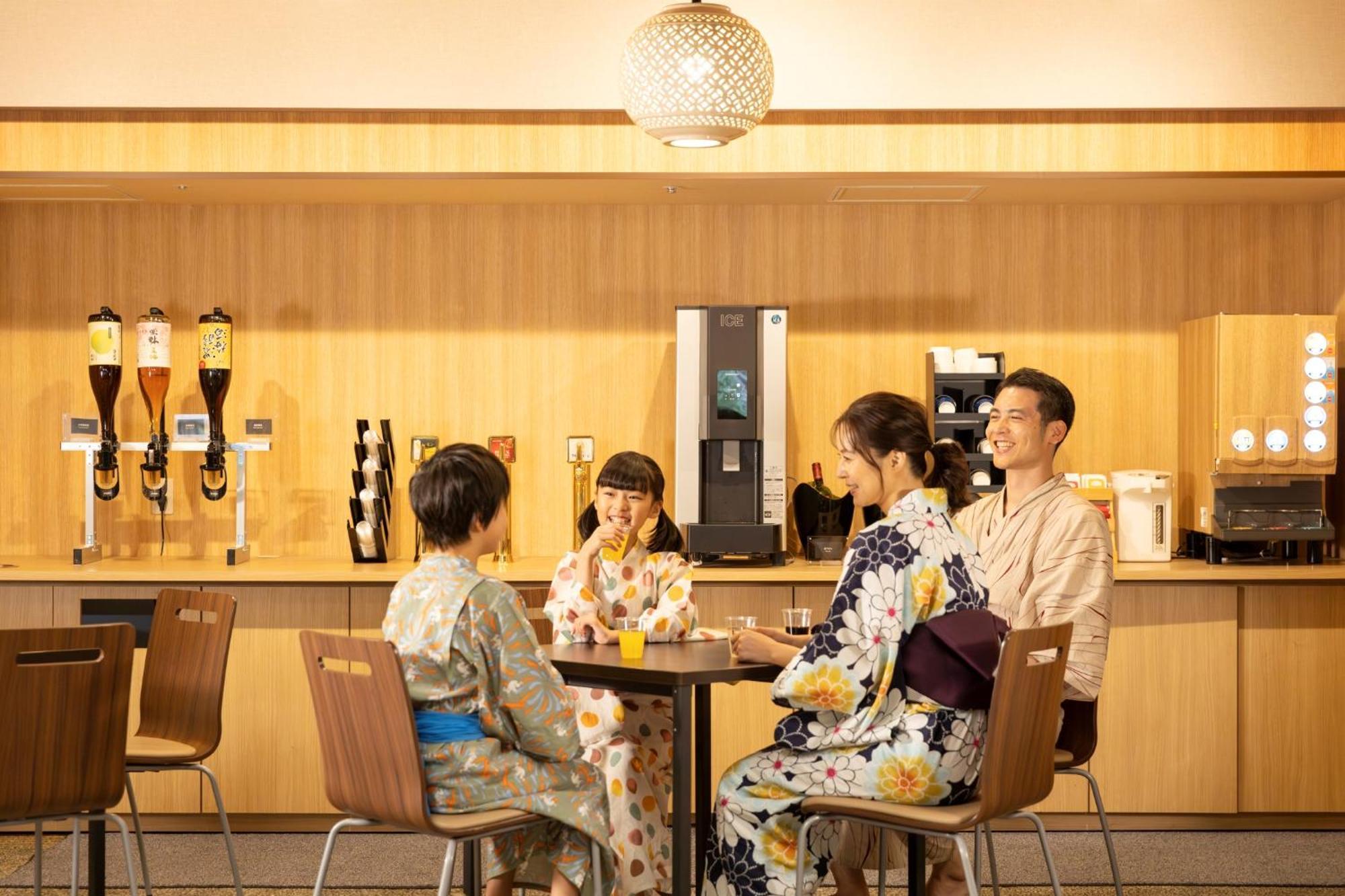 Hotel Ooedo Onsen Monogatari Premium Kaga Maruya Esterno foto