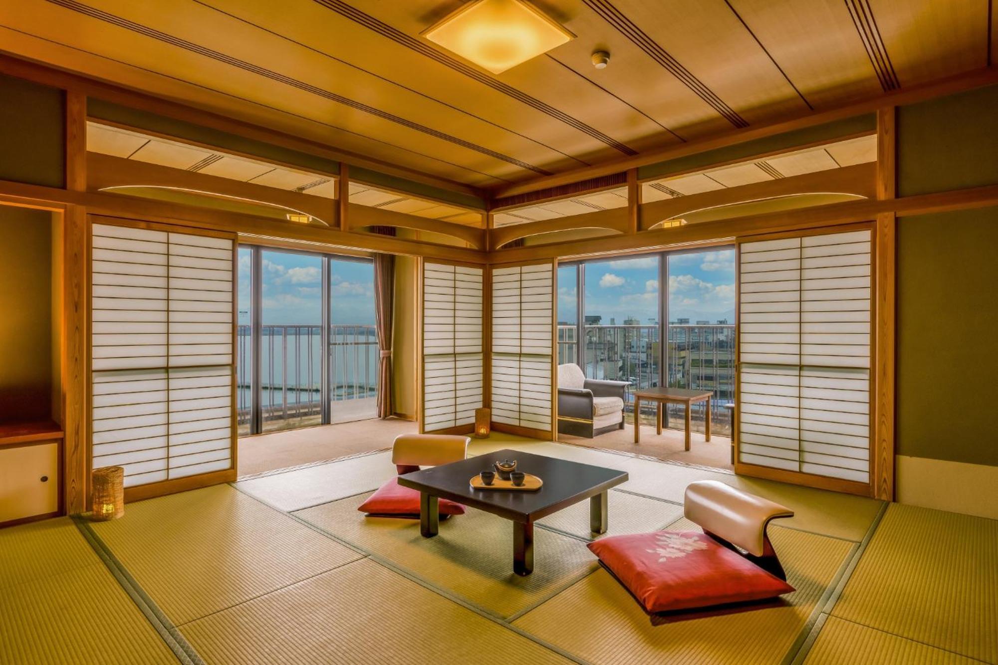 Hotel Ooedo Onsen Monogatari Premium Kaga Maruya Esterno foto